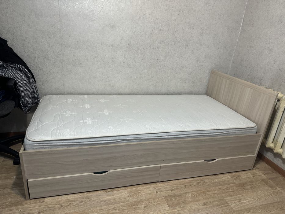 Мебель в спальню . В отличном состояние