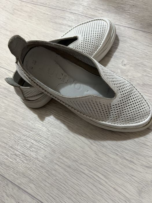 Мокасины белые кожаные красивые