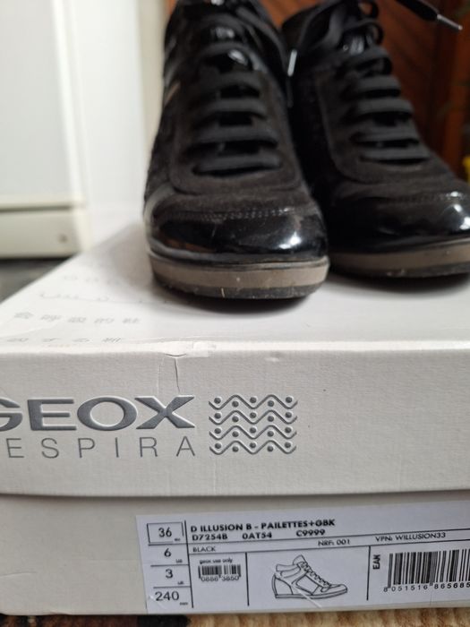 r.Обувки на платформа Geox