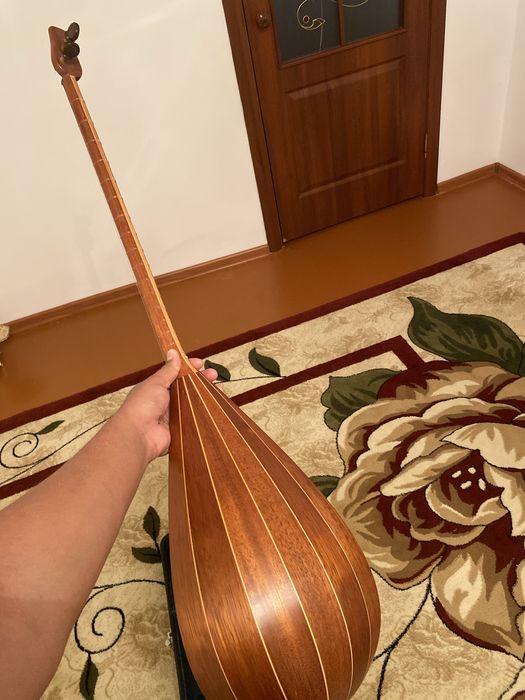 Домбыра, кызыл ағаш