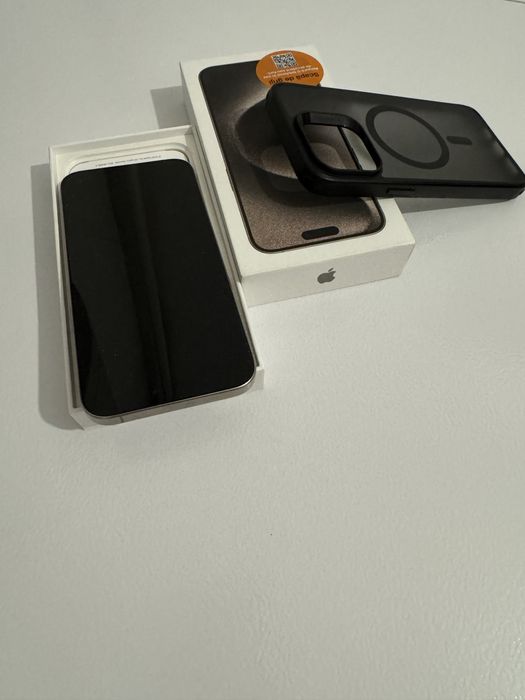 iPhone 15 pro max ca NOU 90%bat liber de rețea