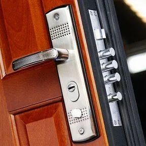 Установка замков в металлические двери