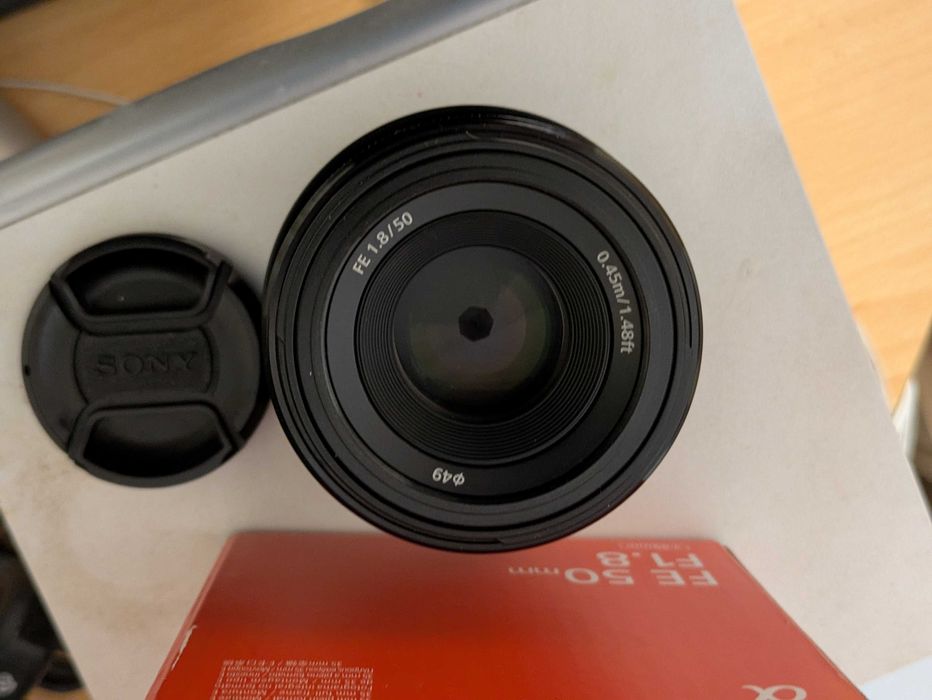 Sony FE 50mm f/1.8 cu accesorii