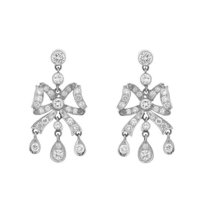 Pereche de cercei din platină, decorată cu diamante