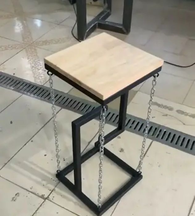 Ливитирующий стол и стулья