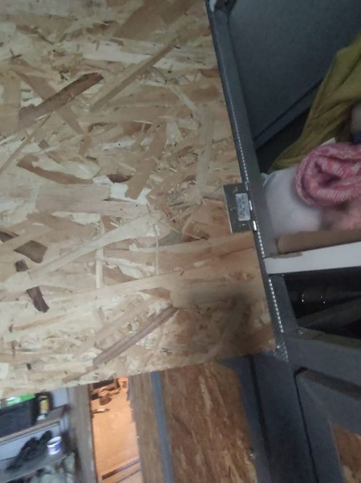 Dulap fier osb și pal  2,60 x 2,00 (nu este tabla) haine sau unelte de lucru