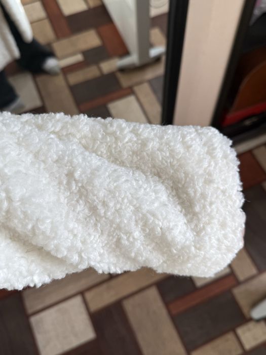 Продам молочного цвета шубу