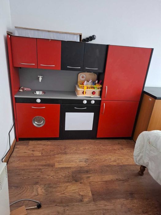 Детска масивна дизайнерска кухня