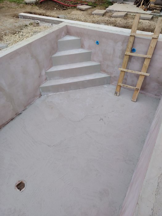 Construim piscine cu liner sau placi ceramice