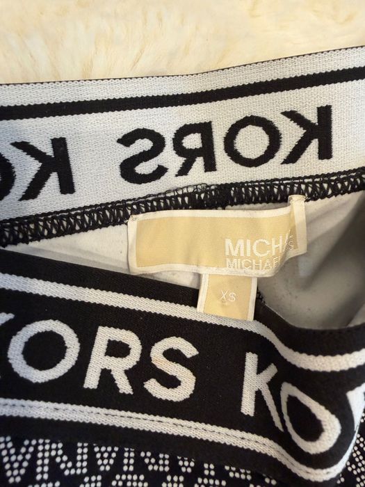 Оригинален дамски комплект Michael Kors – лосини и топ.