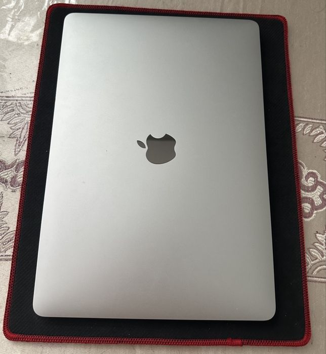 Продам MacBook Air 2020 (Макбук)