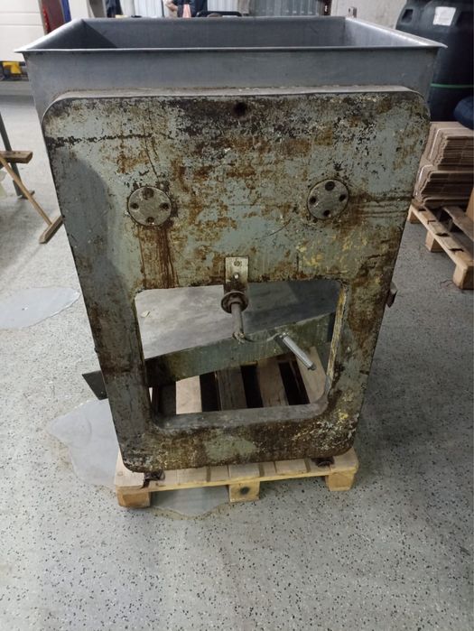 Сатылымда б/у тестомешалка