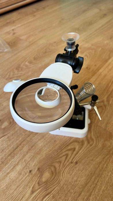 Третья рука. Лупа.