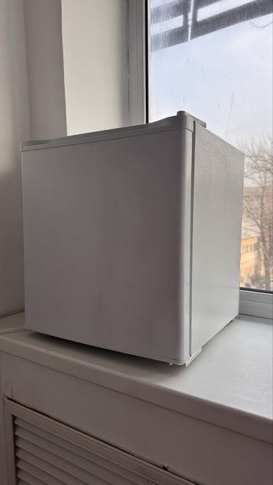 Продам мини холодильник, практически новый