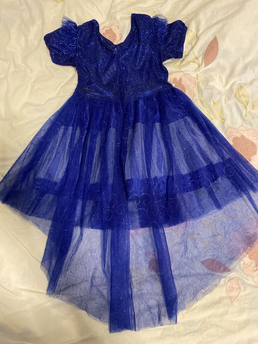 Красивое Платье деткое со шлейфом