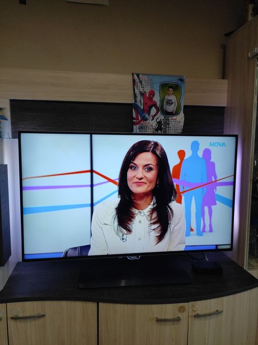 LED Телевизор PHILIPS 48 инча Ambilight