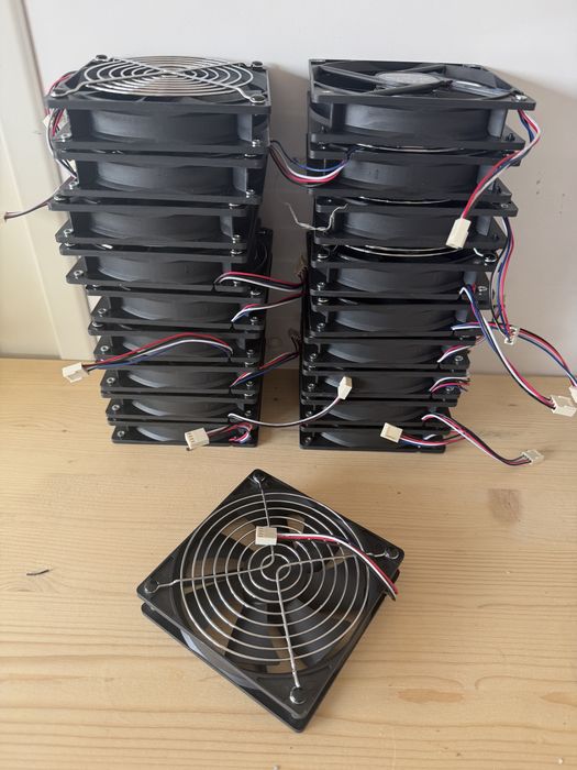 Ventilatoare 12V 120x120x25 mm cu grill + conector 3 pini | Testate | Silentioase