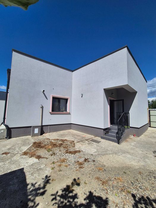 Casa si teren  de vânzare
