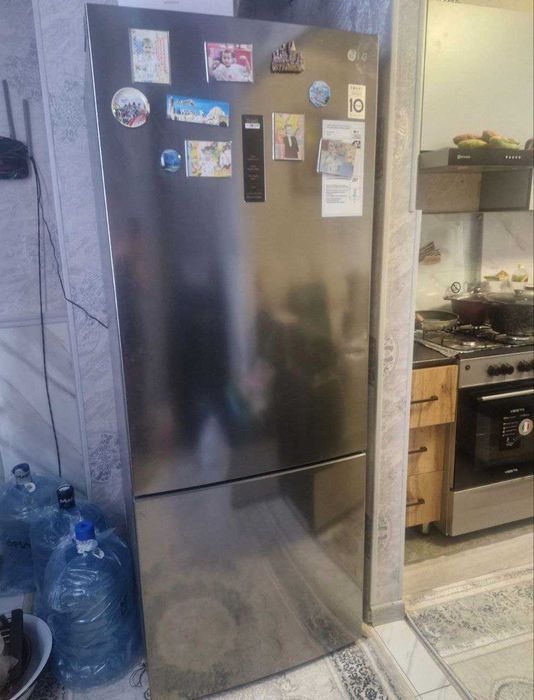 Холодильник LG сотилади