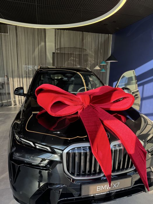 Подарочные бантики на автомобиль