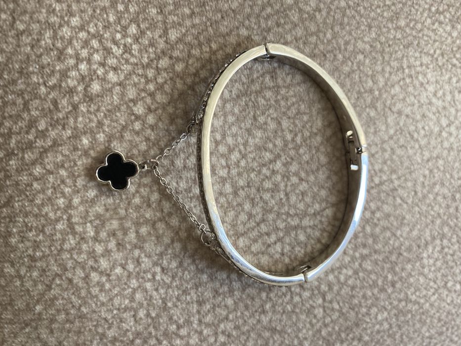 Продам браслет нежный со стразами