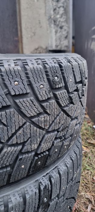 Продам шипованые шины Landsail