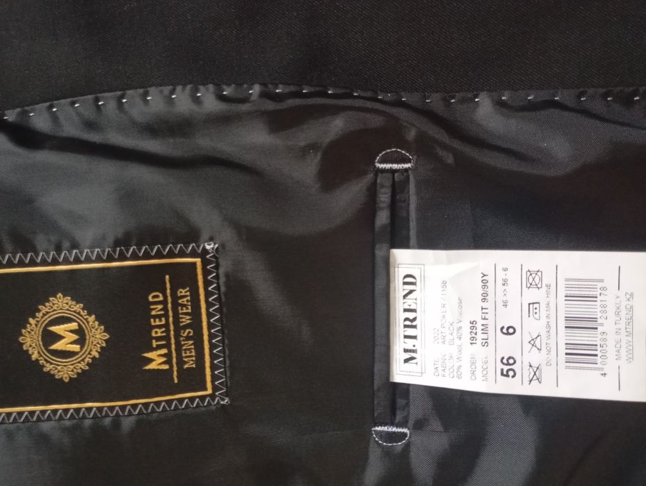 Костюм мужской продам.