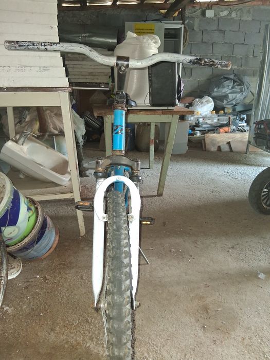 Vând bicicletă full suspensie fără schimbător sau frâne