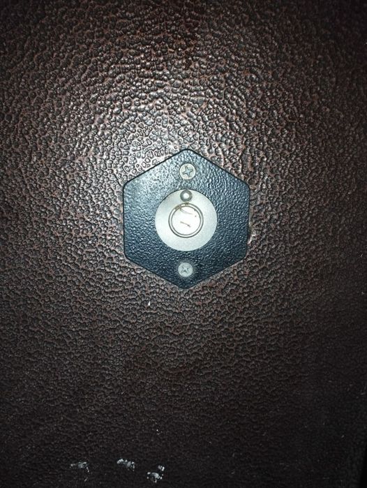 Продаю входную дверь