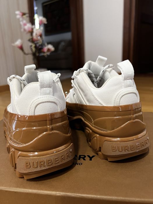 Adidasi Burberry Arthur