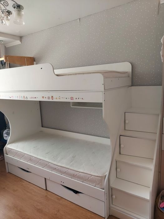 Продаётся двухъярусная (детская) кровать