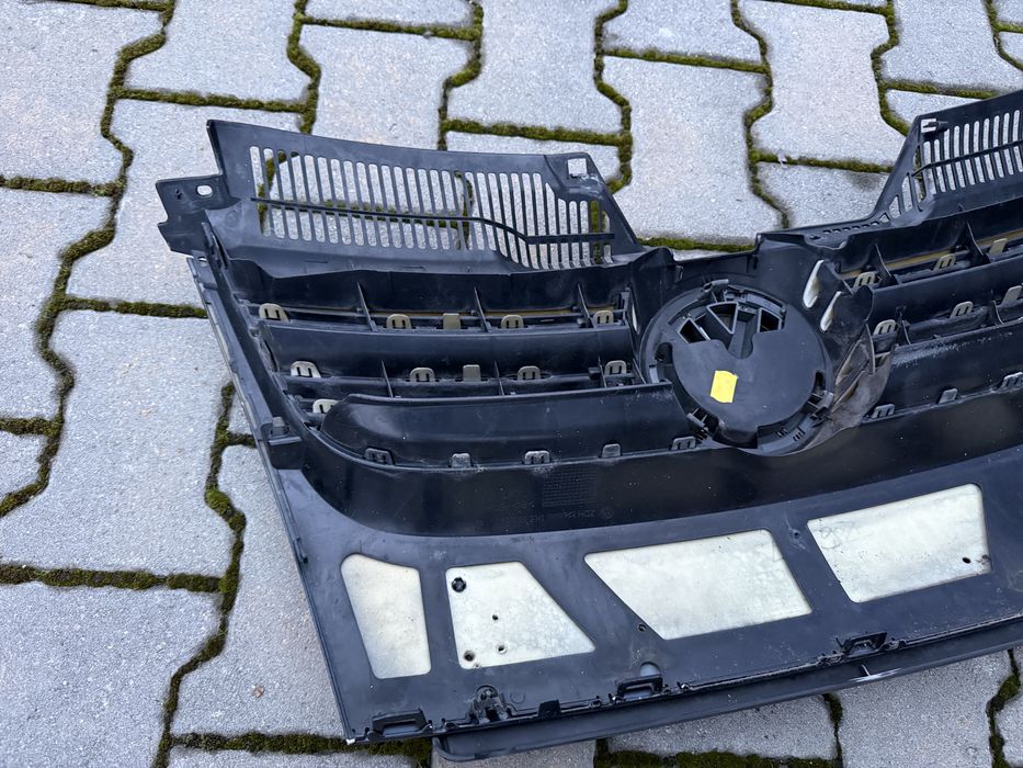 ОТЛИЧНА ОРИГИНАЛНА Решетка / Маска / С Емблема Комплект за -Vw Golf 5-