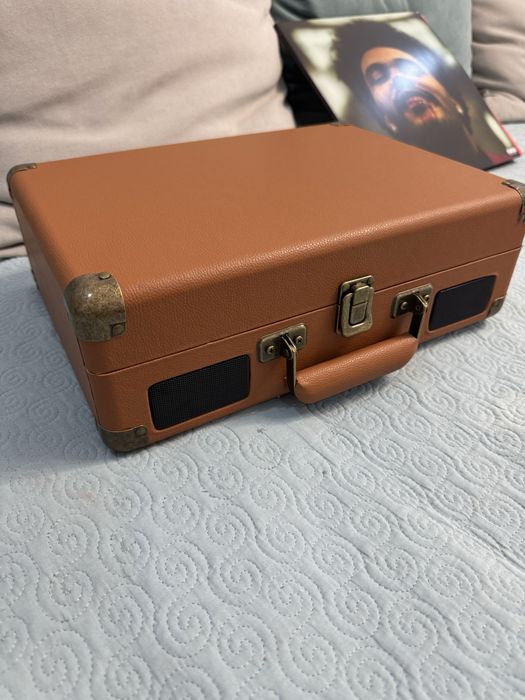 Продается виниловый проигрыватель