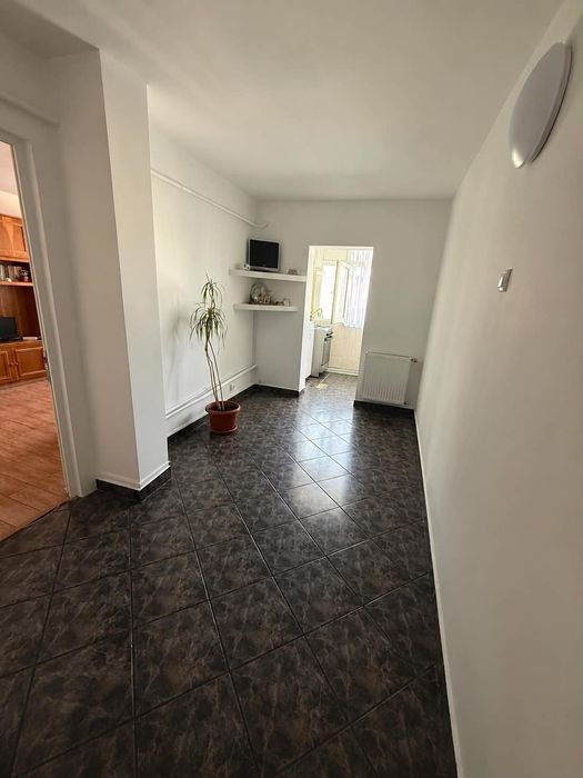 Apartament 2 camere, etaj 3.