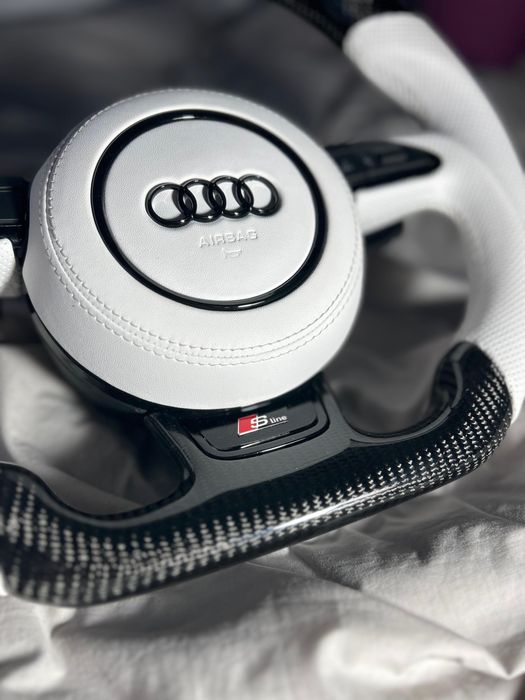 Volan Audi Carbon A1/A2/A3/A4/A5/A6/A7/A8/Q3/Q5/Q7/S/RS Alb/Negru