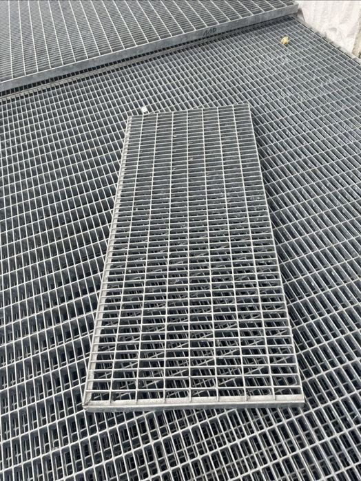 Trepte zincate galvanizate