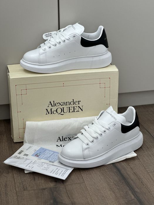 Adidasi ALEXANDER MCQUEEN lProdus NOU Premium Adidasi Baieti | Fete | Unisex | Adidasi NOI Model NOU 2026 | Calitate Premium Alexander Mcqueen Alb