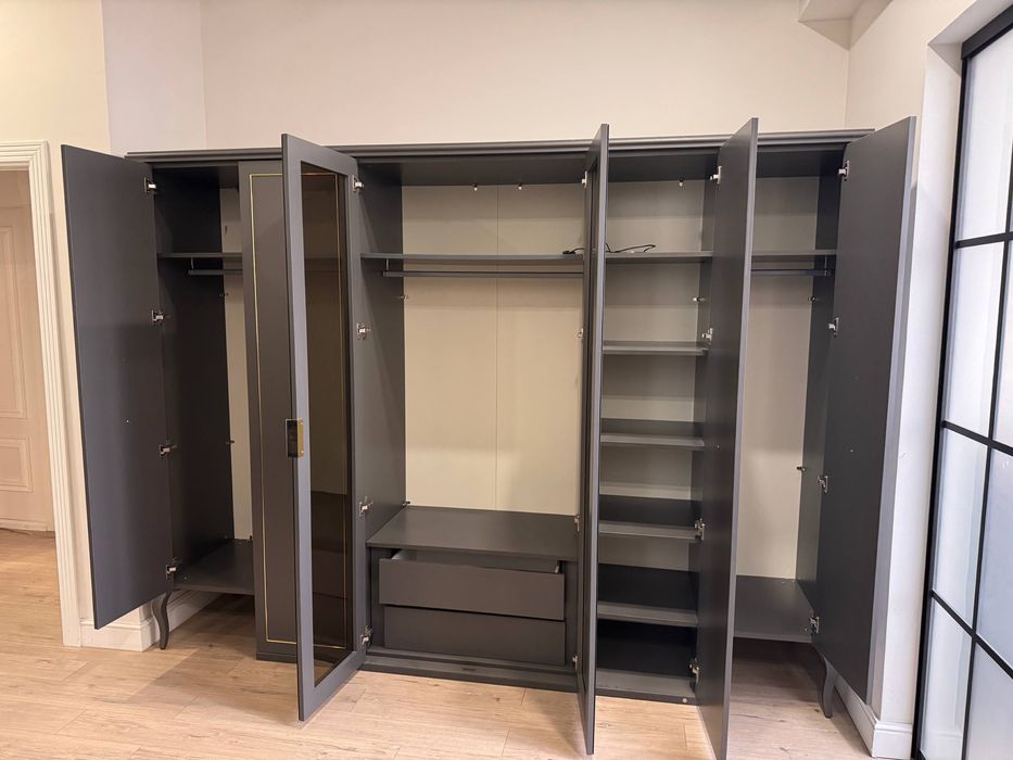 Продается спальный шкаф