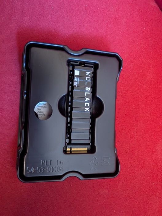 WD Black SN850X 2TB NVMe SSD диск Gen4 с радиатор, DRAM кеш, скорост до 7300 MB/s, PS5 съвместимост