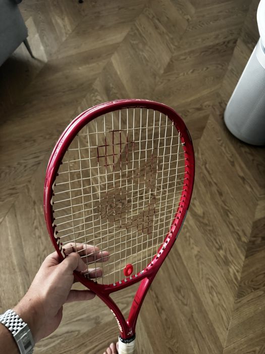 Vand racheta tenis Yonex Vcore 98 - model nou