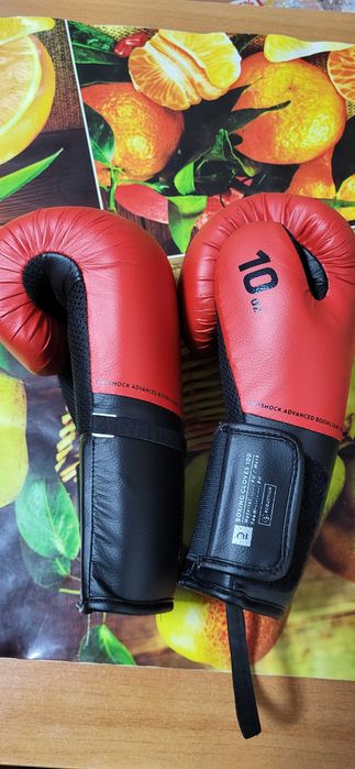 Echipament Kickboxing - mănuși si tibiere