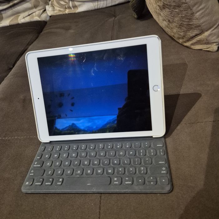 iPad Pro 9.7” – 32 GB + Оригинална Smart Keyboard