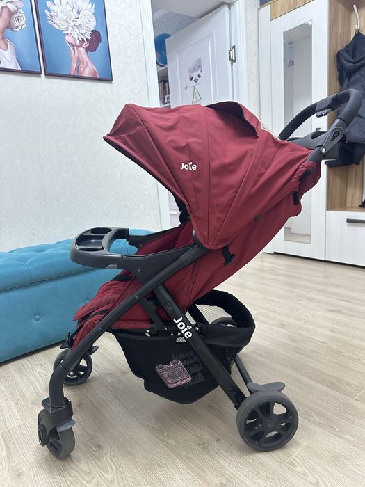 Продам детскую прогулочную коляску Joie