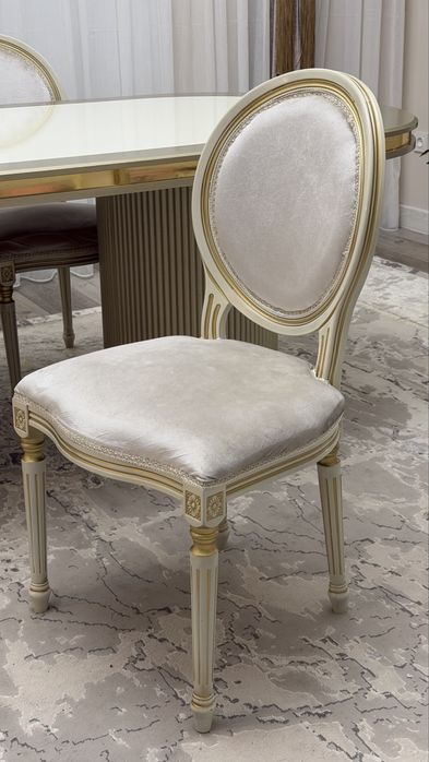 Стильный обеденный стол + 6 стульев