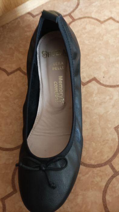 Нови обувки от естествена кожа