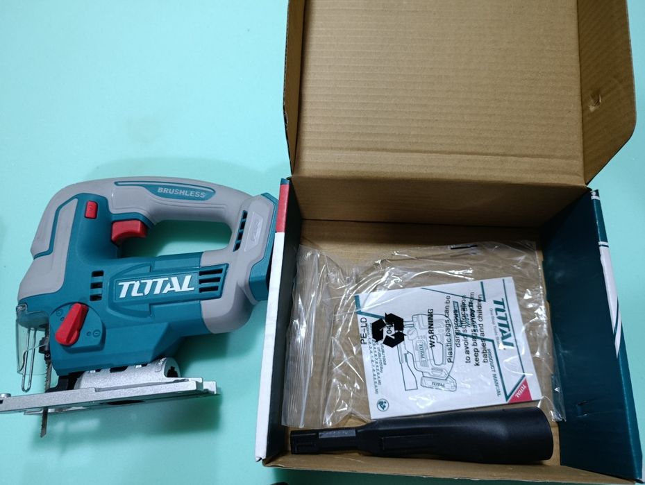 Лобзик аккумуляторный ТОТАL