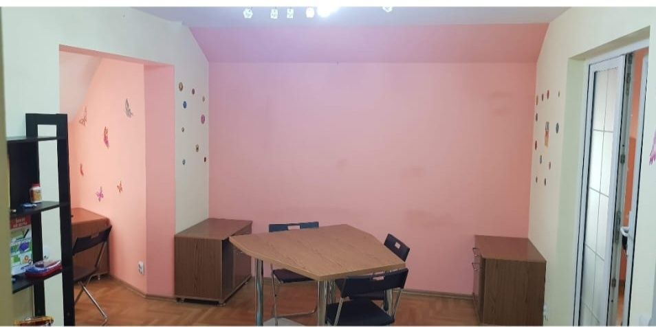 Birouri  pentru diverse activități, pentru scoli, sali de conferință , after school