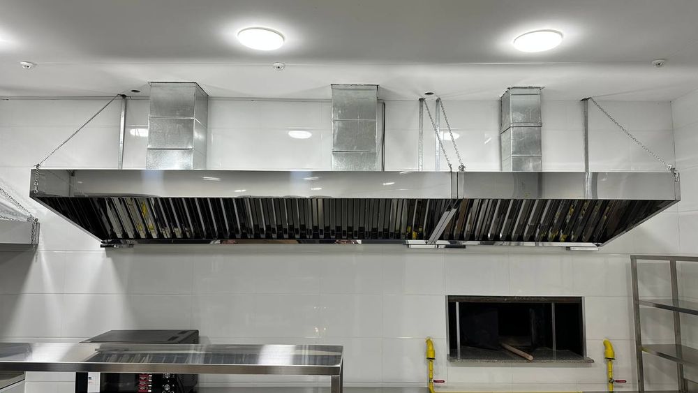 Нержавейка стол, зонт вытяжной, мойка, стелаж и т.