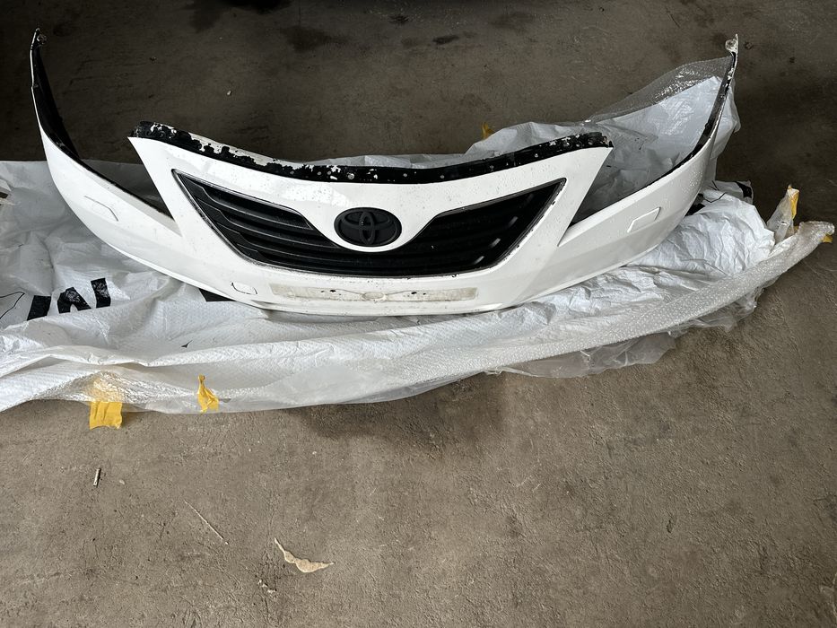 Продам бампер Камри 40