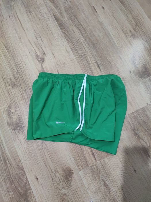 Pantaloni scurți de damă Nike Dri Fit mărimea L